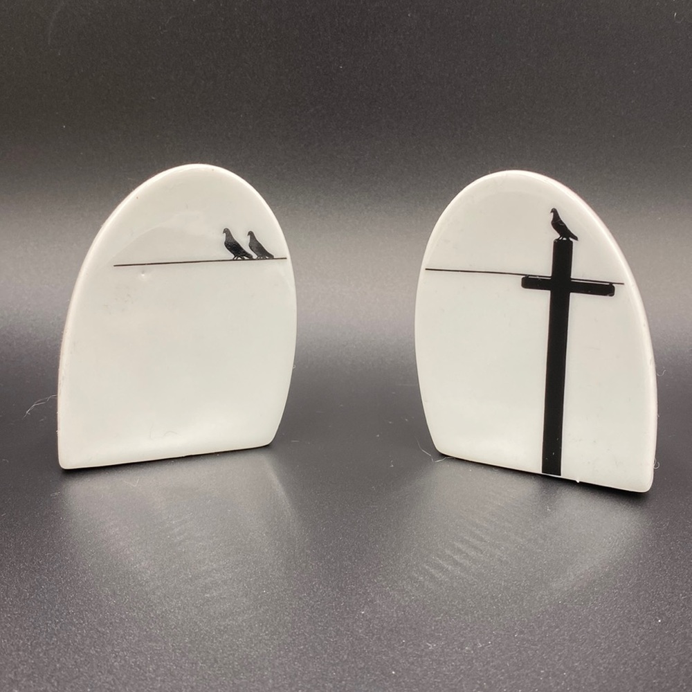 Birds on a wire Salt & Pepper
